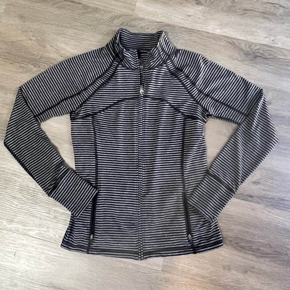Women’s athletic long sleeve top size XS